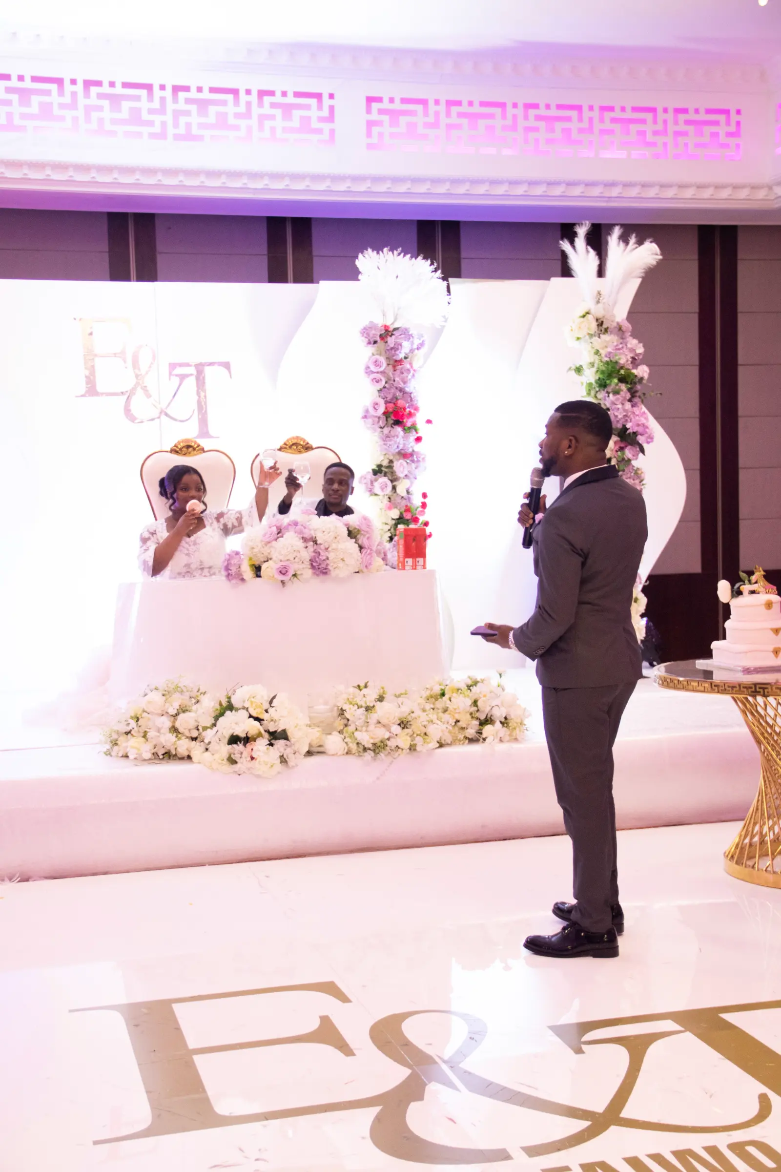 a best man giving a wedding speech